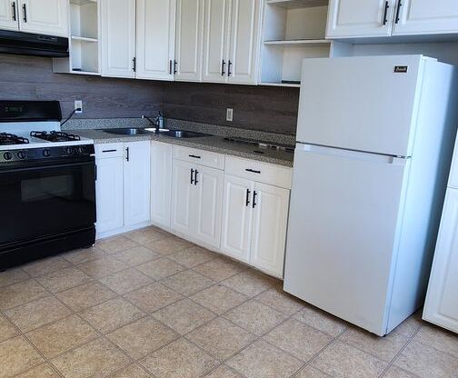 1 bed, 1 bath, 750 sqft, $3,295, Unit 09