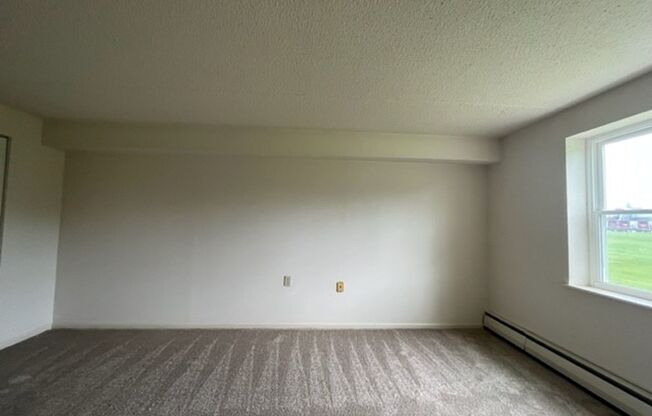 1 bed, 1 bath, 700 sqft, $1,300, Unit 717