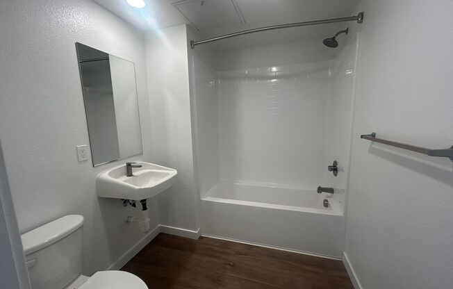 Studio, 1 bath, 327 sqft, $1,815, Unit 302