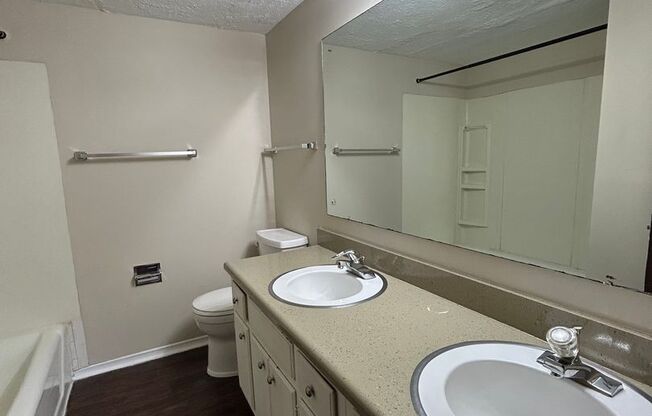 2 beds, 1 bath, 1,000 sqft, $960, Unit #2