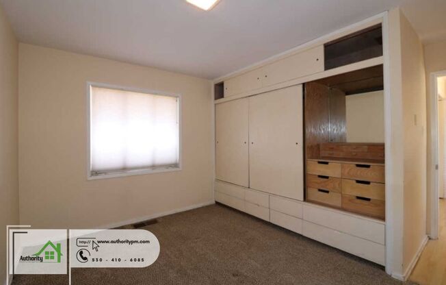 2 beds, 1 bath, $1,600