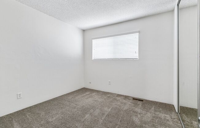 3 beds, 1.5 baths, 1,110 sqft, $2,950, Unit 16