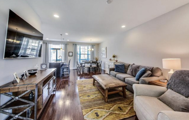 833 Lexington Circle East
