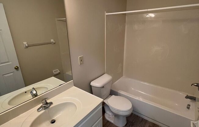1 bed, 1 bath, 650 sqft, $795, Unit 4086-B5