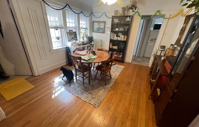 2 beds, 1 bath, 1,100 sqft, $1,350, Unit 12