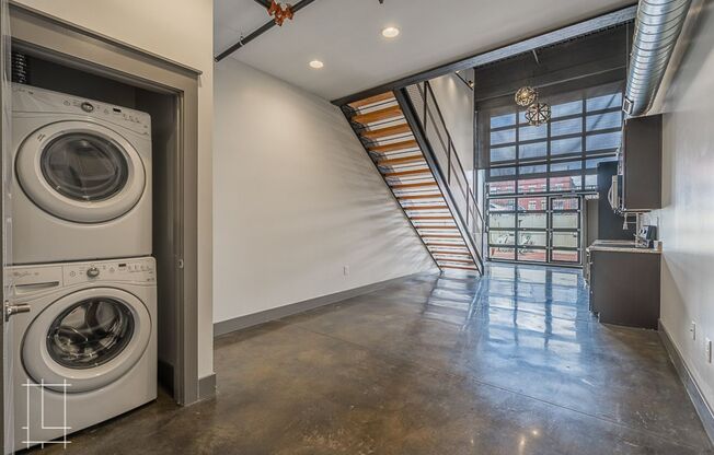2 beds, 2 baths, $2,450, Unit 727 N. 4th St. Apt. 102