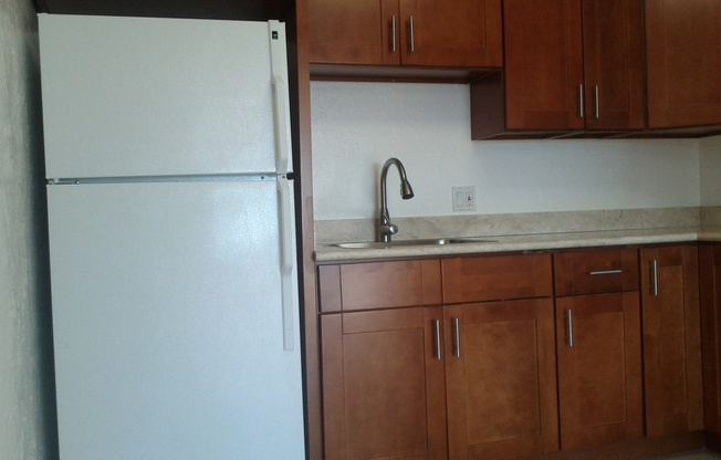 2 beds, 1 bath, $2,850, Unit # 2