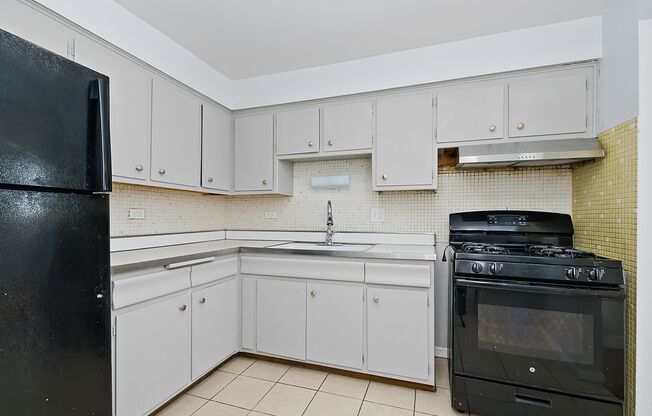 9017-25 S Cottage Grove