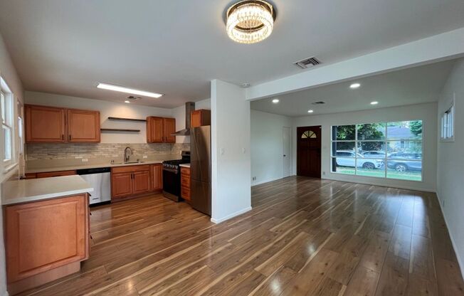 AVAILABLE NOW! Winnetka 3+2 w/upgraded kitchen! (20656 Covello)