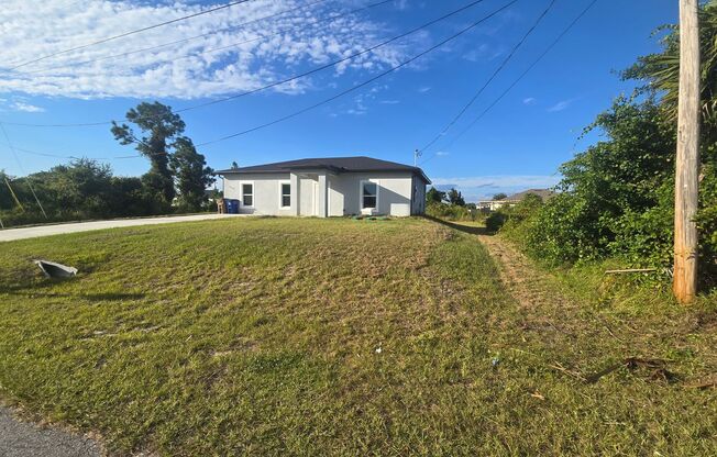 Great location, close to ST RD 82-Three bedroom/2 bathroom