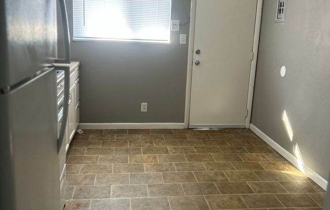 2 beds, 1 bath, 750 sqft, $1,095, Unit B10 1011 15