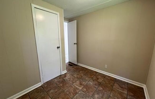 2 beds, 1 bath, $800, Unit Lot 1