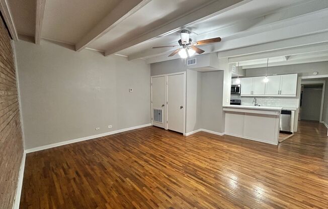 1 bed, 1 bath, 700 sqft, $1,275, Unit 243