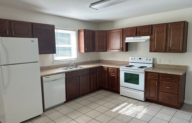 3 beds, 2 baths, $1,600