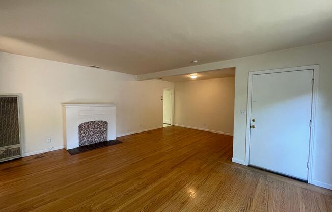 Charming 3-Bedroom, 1-Bathroom Home for Rent in Sacramento!