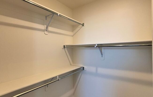 3 beds, 2.5 baths, 1,619 sqft, $2,045, Unit 562
