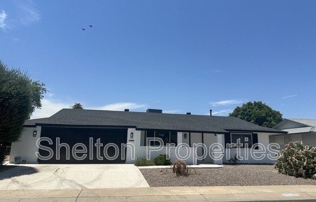 10806 W CAMELOT CIR
