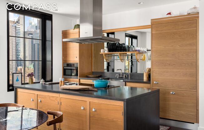 425 W 50 ST