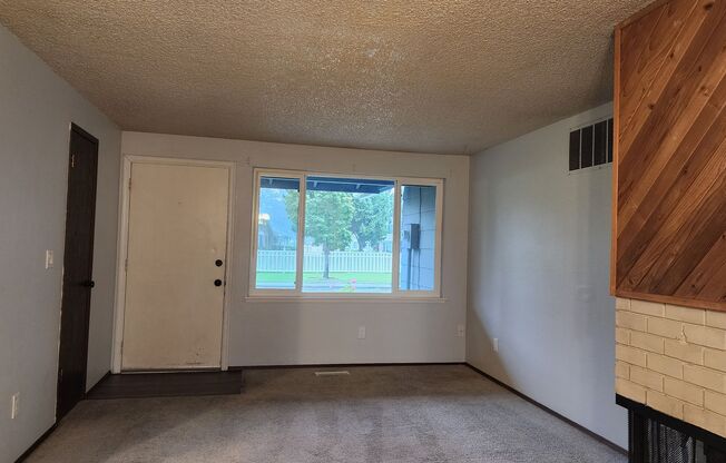 2 beds, 1 bath, 821 sqft, $1,650