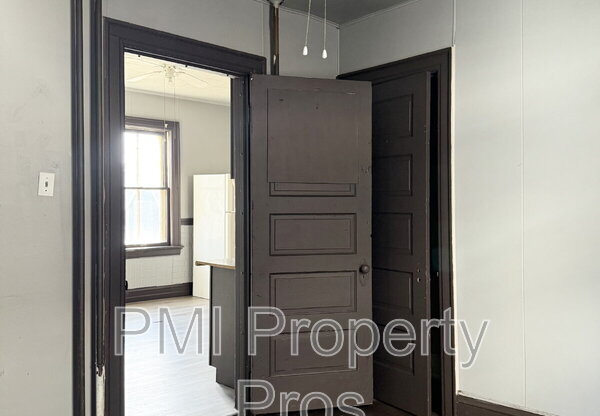 2749 N 25 ST