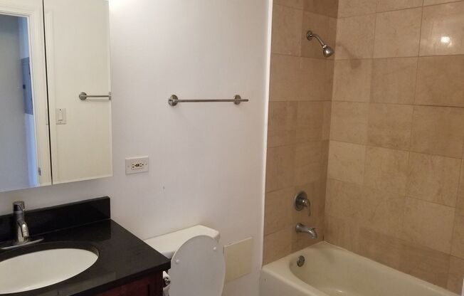 1 bed, 1 bath, 700 sqft, $1,800, Unit 418-0809