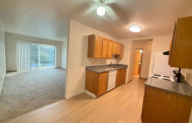 2 beds, 2 baths, 847 sqft, $1,650, Unit 44