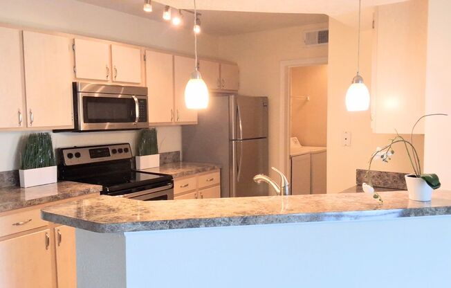 Gorgeous Wood Floors 1/1 condo for RENT @The Crest close to UCF
