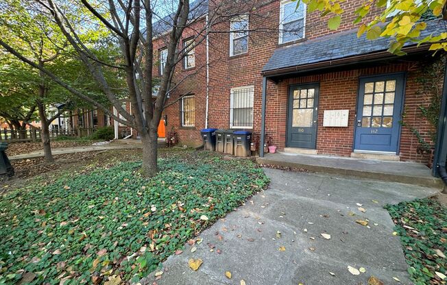Ideal 1 Bed 1 Bath Unit with Fenced Yard In Charming Old City
