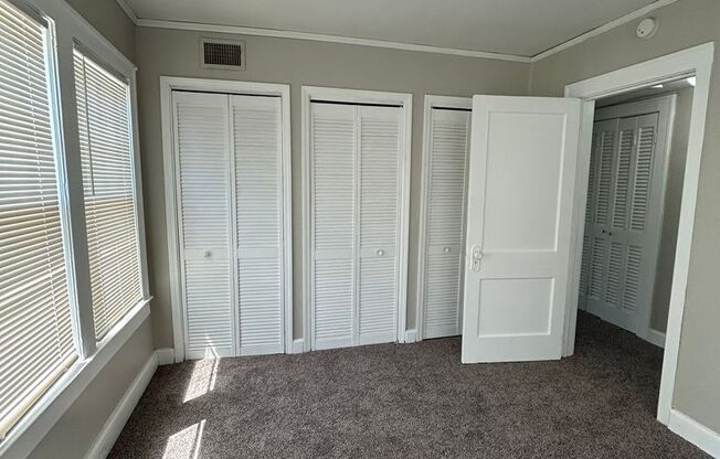 2 beds, 1 bath, 780 sqft, $1,195, Unit 5302 Charlotte St.