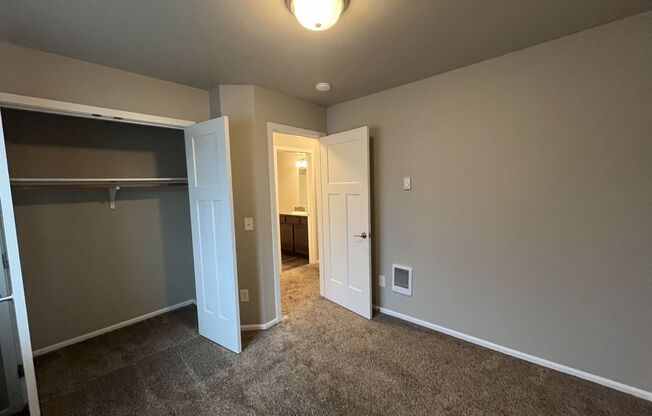 3 beds, 1.5 baths, 1,100 sqft, $1,995