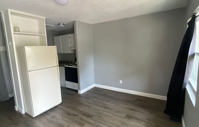 1 bed, 1 bath, 325 sqft, $595, Unit Apartment 7