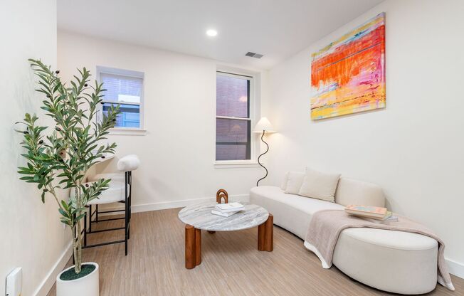 2 beds, 1 bath, 729 sqft, $2,016, Unit A-302