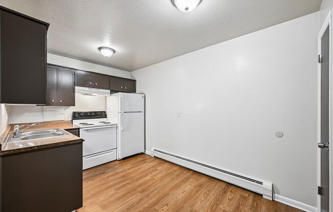 2 beds, 1 bath, 700 sqft, $1,395, Unit 201