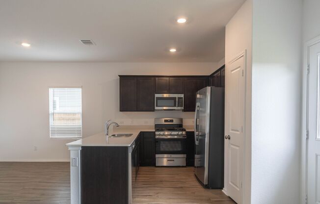 4 beds, 2.5 baths, $1,700