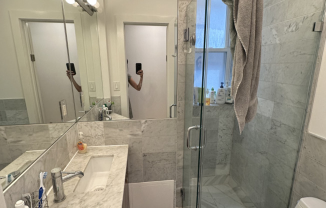 326 W 47 ST