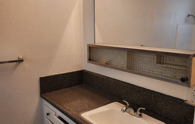 2 beds, 1 bath, 860 sqft, $1,495, Unit 2416-14