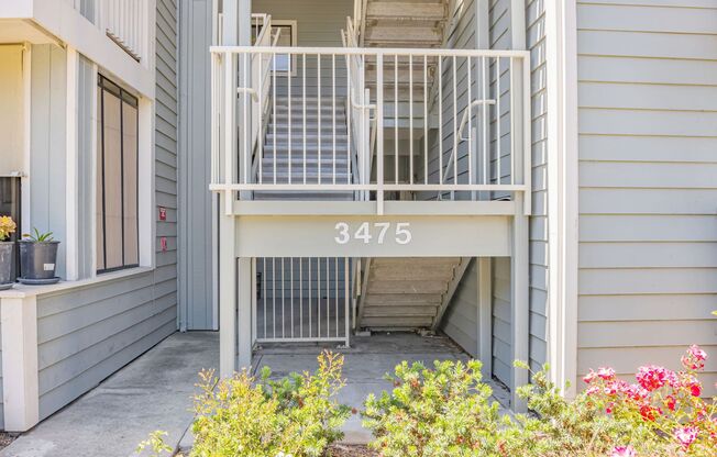 Top-Floor 2BR Condo for Rent – Gated Community, Prime Fremont Location