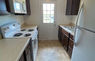 2 beds, 1 bath, $1,100