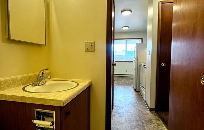 1 bed, 1 bath, 600 sqft, $960, Unit J-1