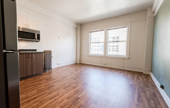 1 bed, 1 bath, 132 sqft, $1,350, Unit 228