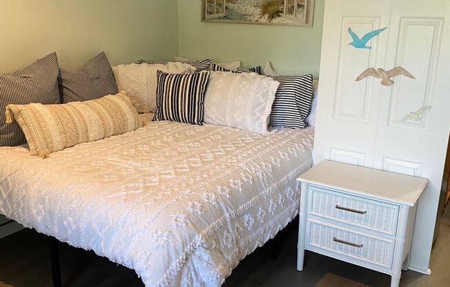 1BR/1BA Condo with Utilities Included in Fairfield Harbour Marina Community!