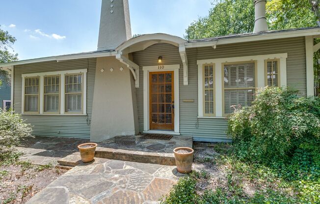 2-BEDROOM ALAMO HEIGHTS COTTAGE