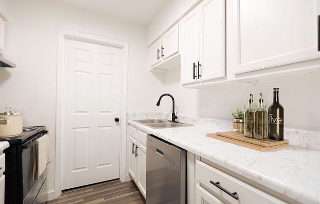 3 beds, 1.5 baths, 1,300 sqft, $1,439, Unit 120H