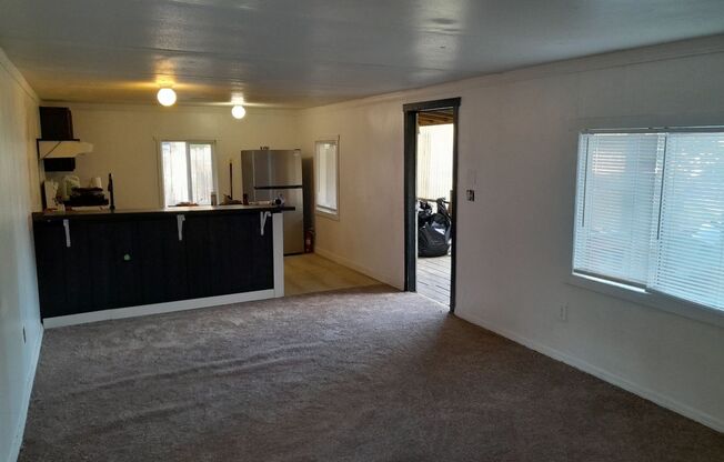 2 beds, 1 bath, $1,300