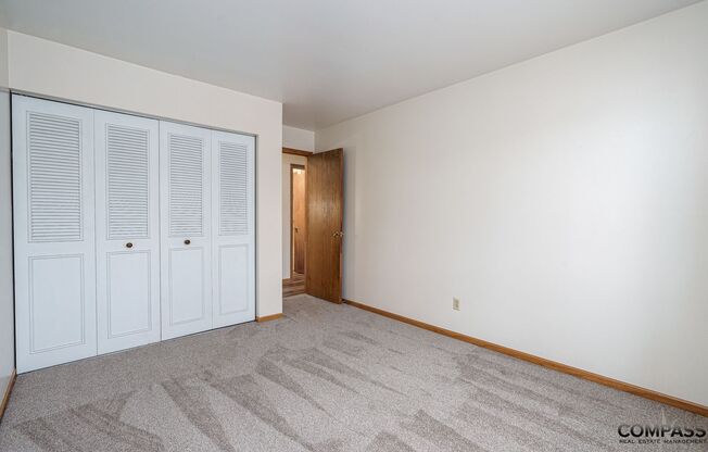 2 beds, 1.5 baths, 884 sqft, $1,275, Unit 102