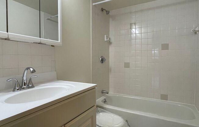 2 beds, 2 baths, 902 sqft, $3,200, Unit T204