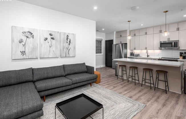 1 bed, 1 bath, 120 sqft, $900