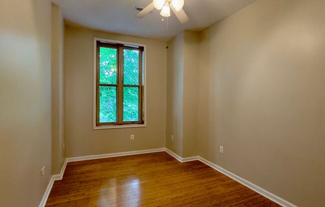 3 beds, 2 baths, $1,600, Unit 922 Whitelock -C1