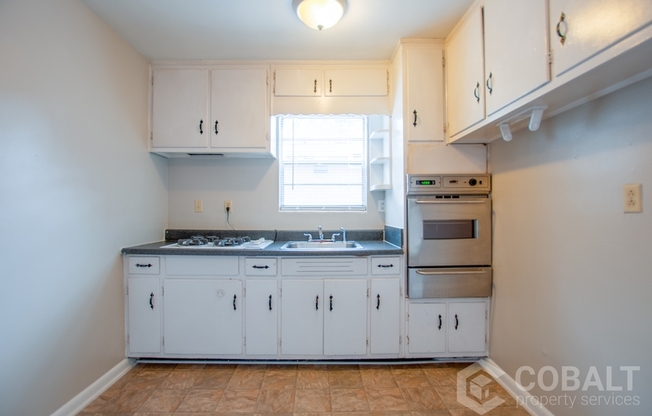 896 GREENWOOD AVE NE