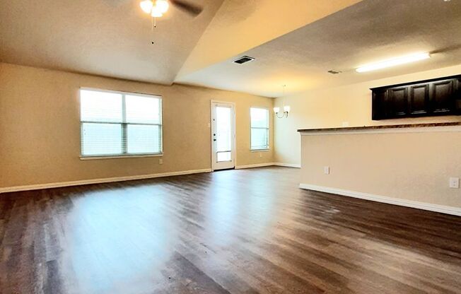 Beautiful 3 Bedroom 2 and a half bath in River Gardens Addition